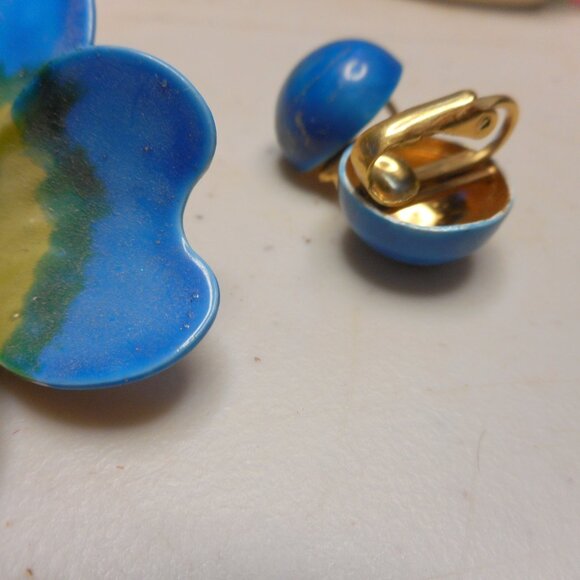 JEWELRY SET - cute little button Earrings and pin/ Broach - Picture 2 of 4